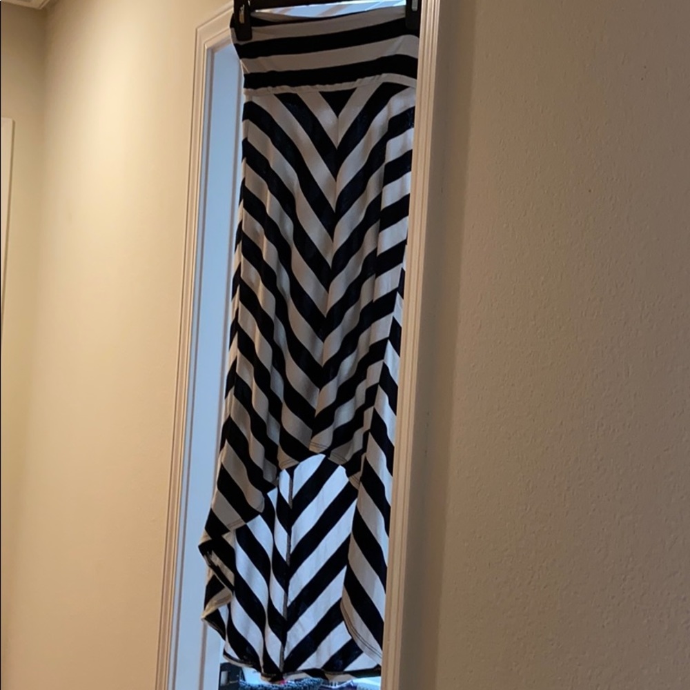 Black/white striped skirt